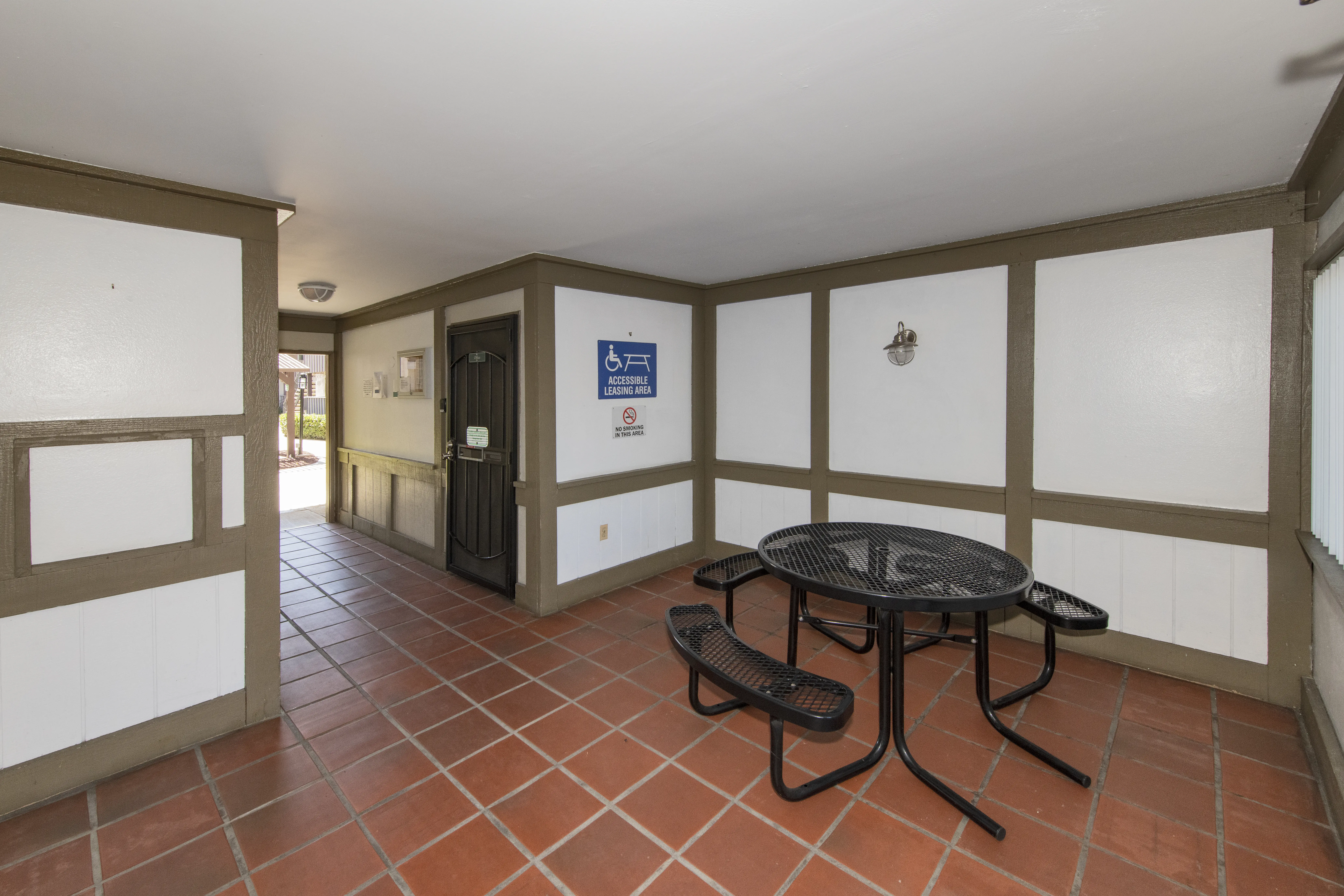 212 Palomar_Exterior_Lobby