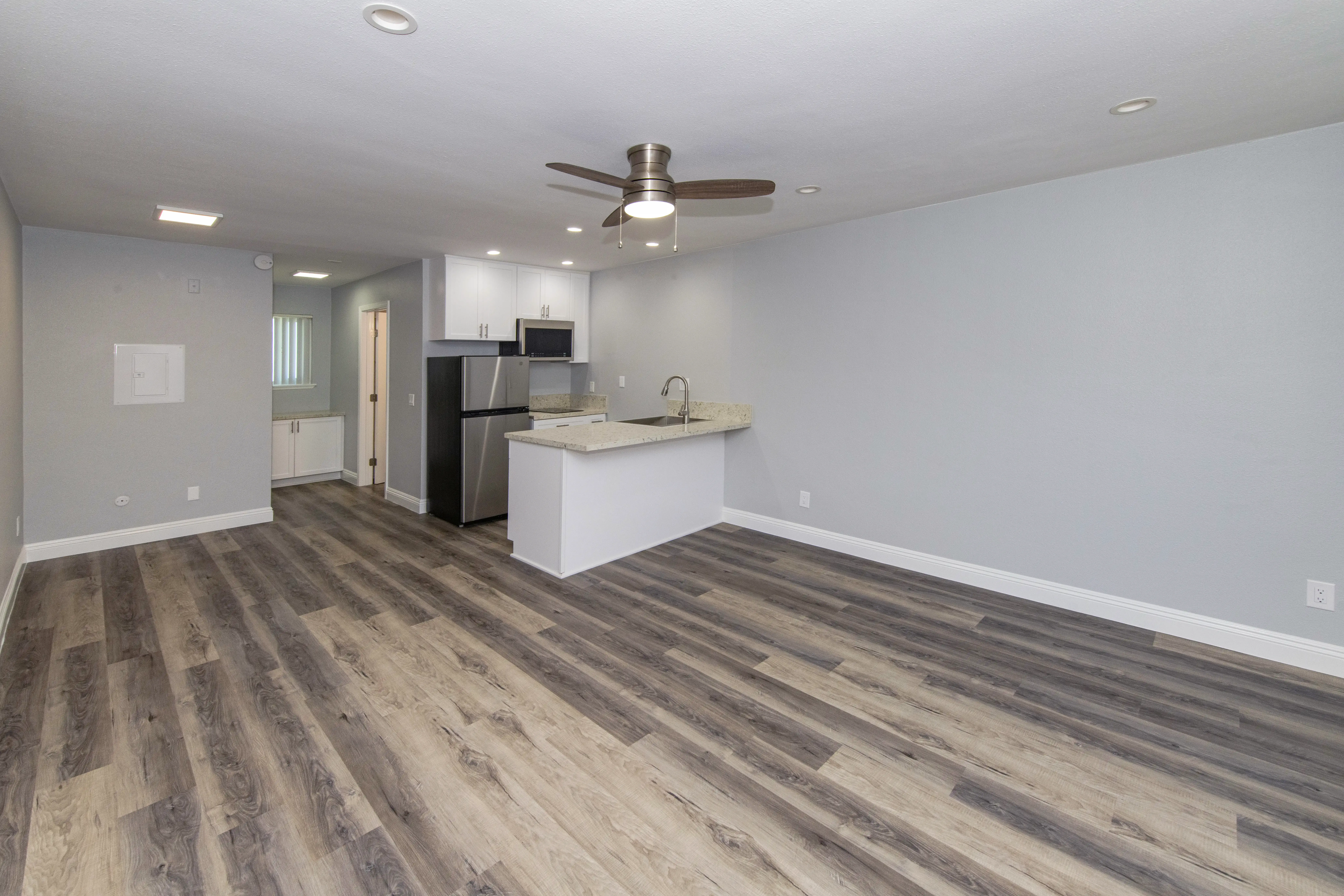 212 Palomar_Studio_1