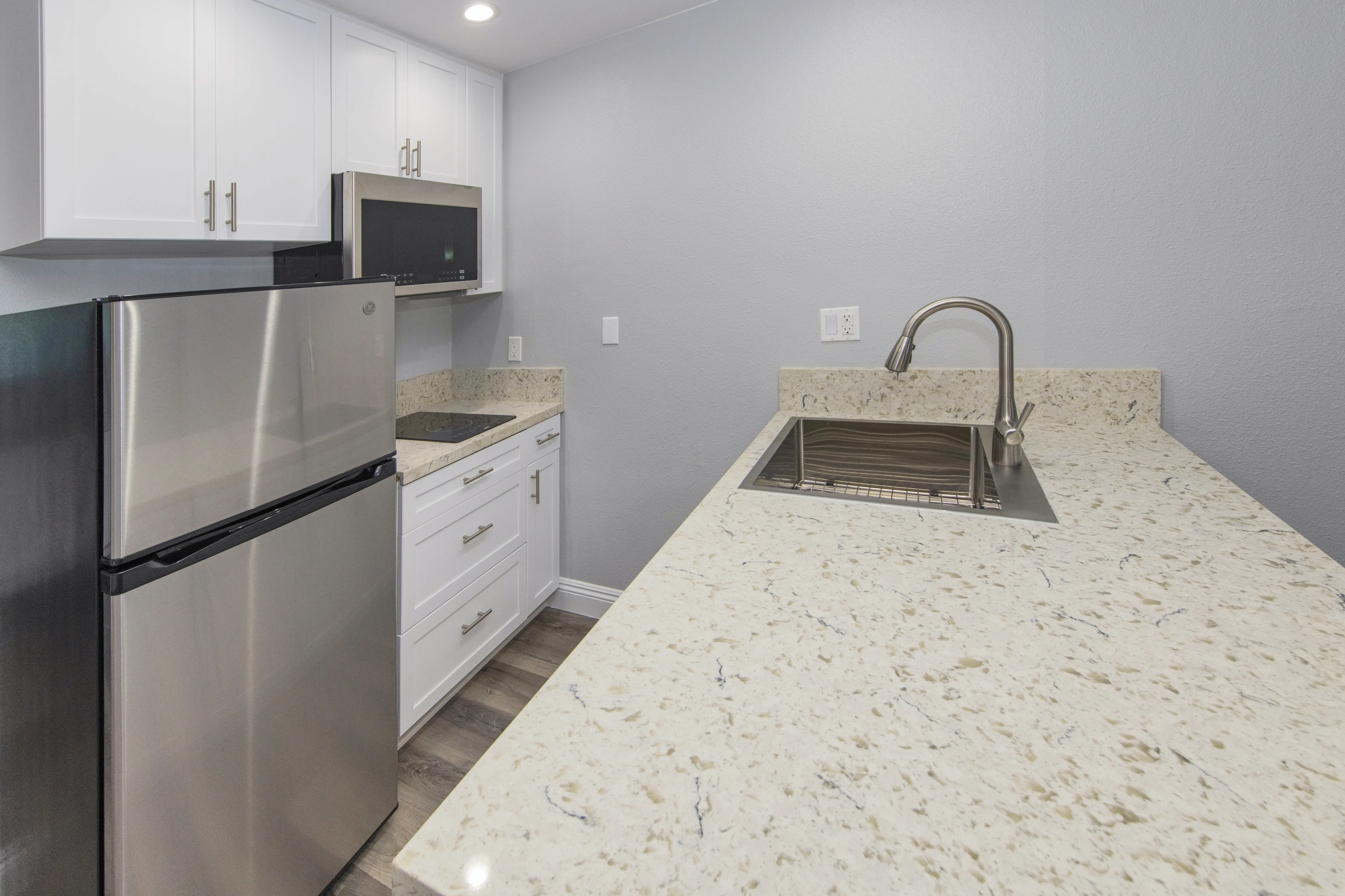 212 Palomar_Studio_2