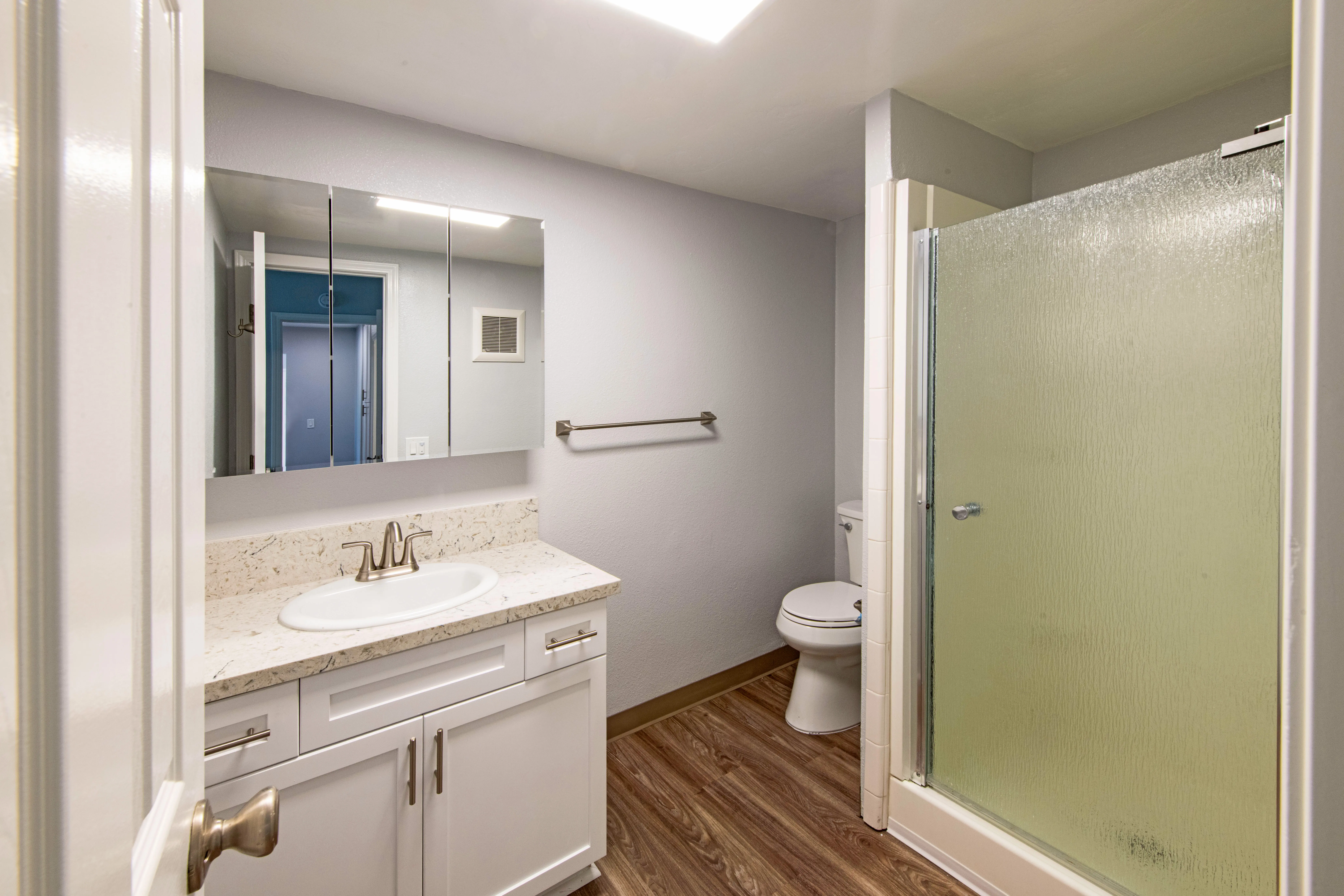 2BA-2BA_Rehab_Bathroom_2-EDITED