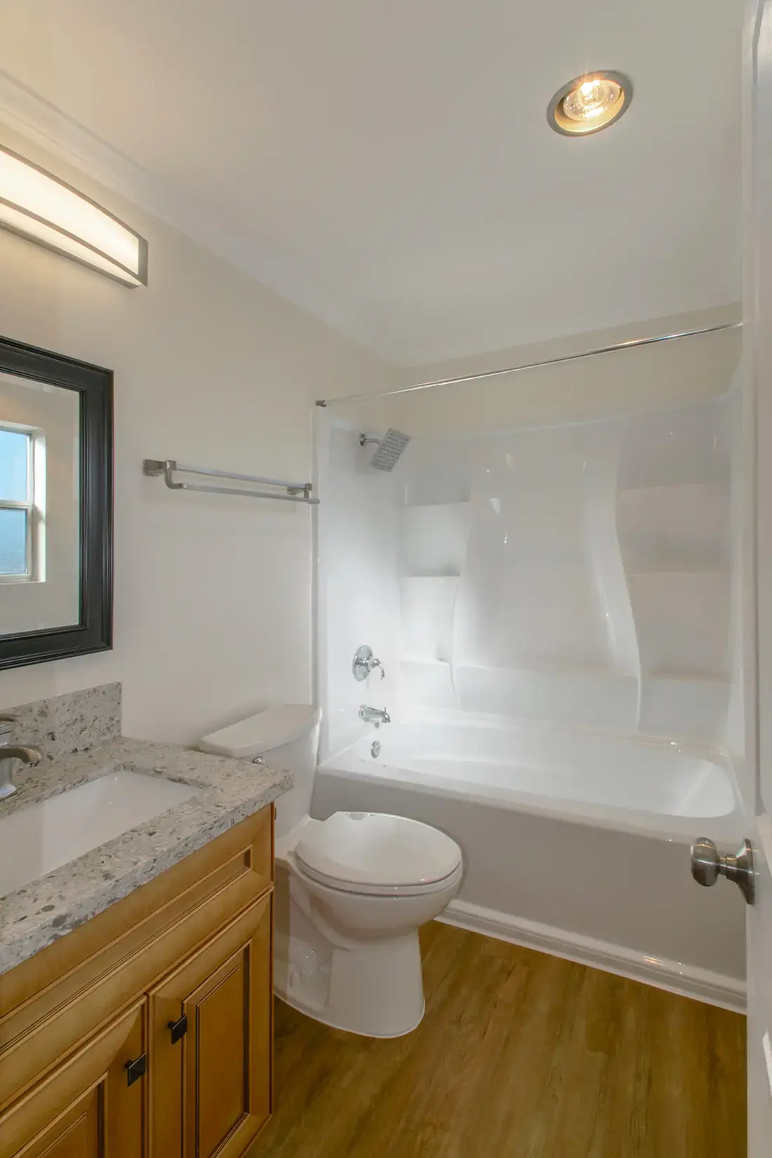 Alabama 3710 1br1ba bathroom_DSC_0110-EDITED