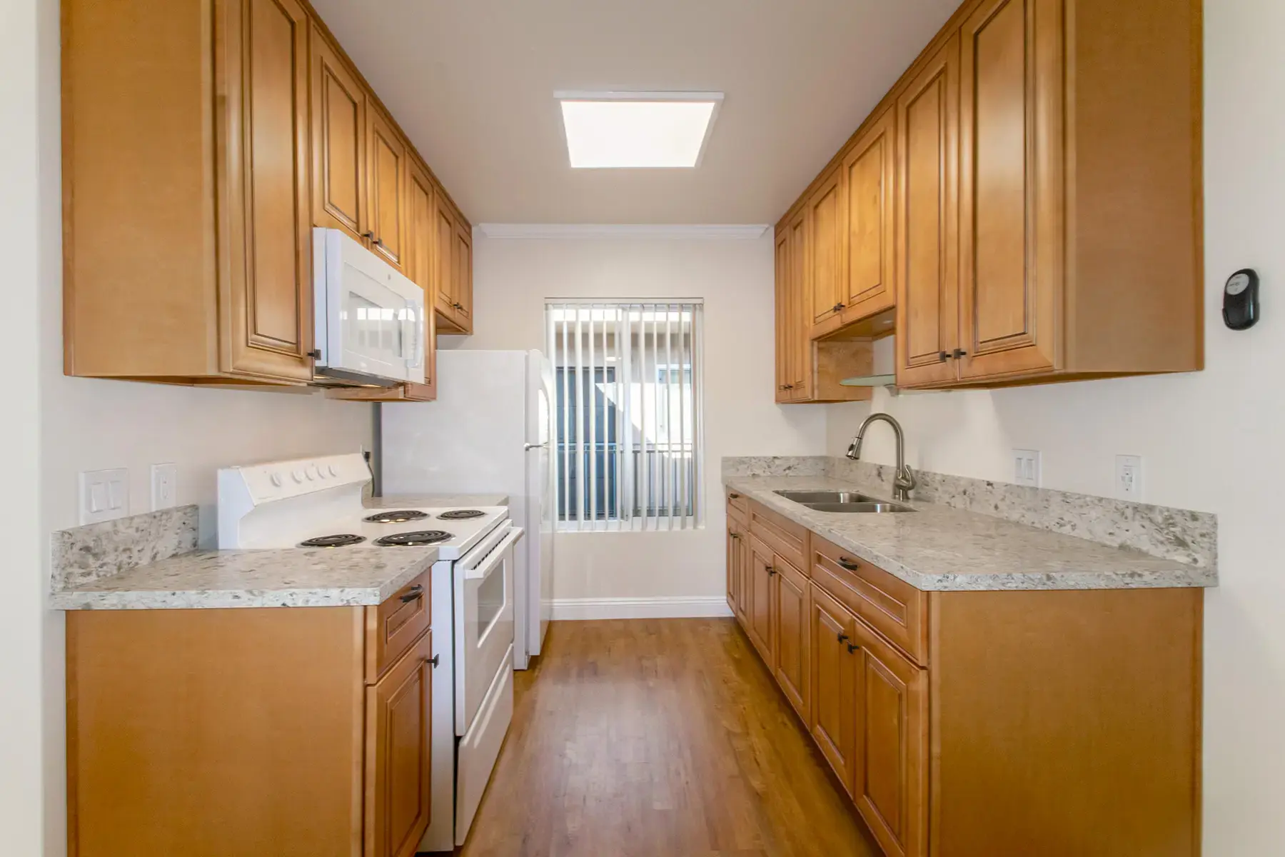 Alabama 3710 1br1ba kitchen_DSC_0100-EDITED
