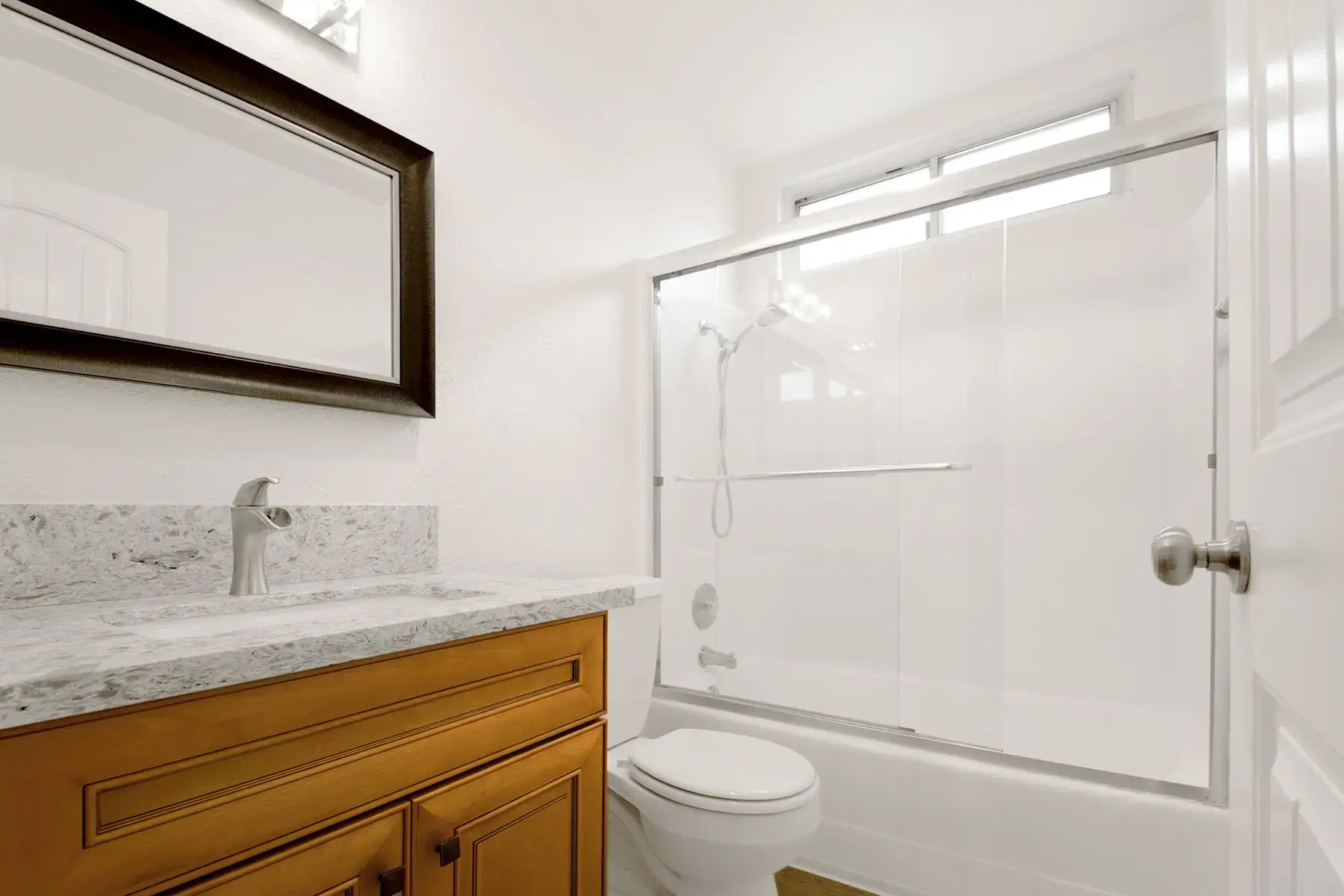 Alabama 3722 1br 1ba bathroom_DSC_0049-EDITED