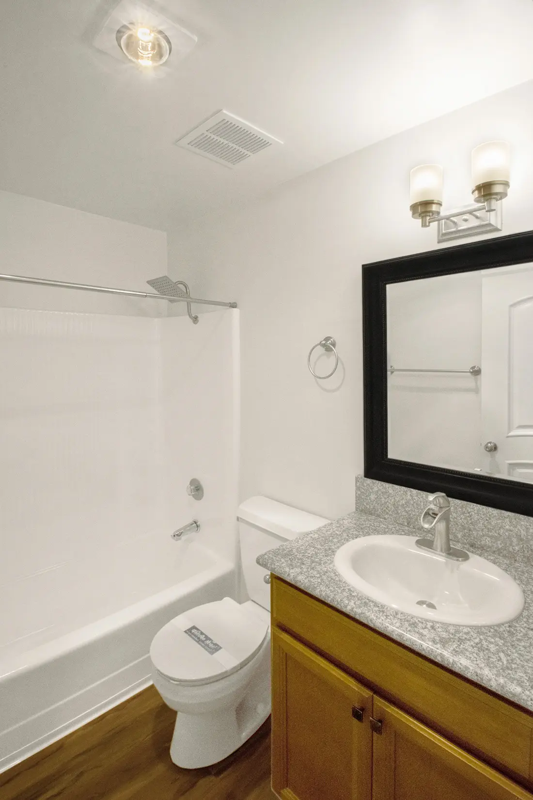 Alabama studio 211 bathroom_DSC_0213-EDITED